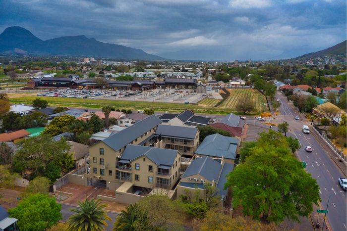 1-Bedroom Apartment in Paarl North For Sale with secure entry and community amenities.