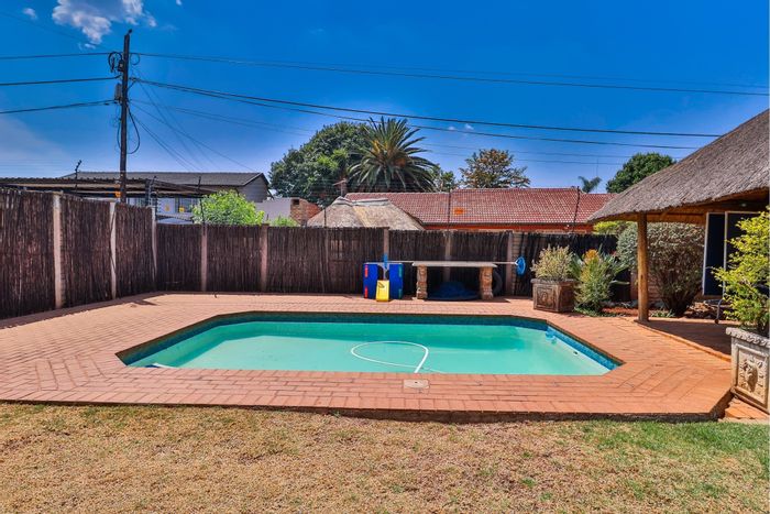 Eldoraigne House For Sale: 3 beds, pool, lapa, garage, approved granny flat plans.