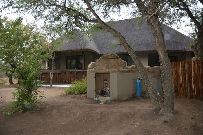 House For Sale in Marloth Park Central: Spacious 3-bed, 3-bath on 6435 sqm.