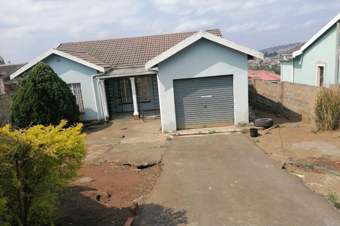 3-bedroom house in Edendale BB with garage and open living space for sale.