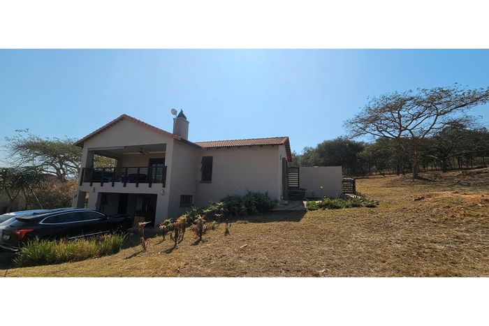 House for Rent in Wild Fig Country Estate: 3 beds, pool, garage, garden.