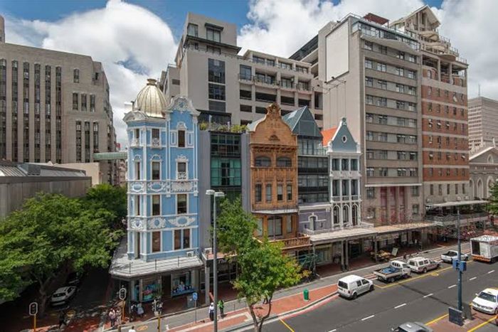 For Sale: Apartment in Cape Town City Centre with prime storage and investment potential.