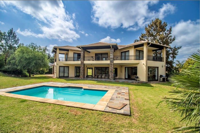 4-Bed House For Sale in Summerset with Spacious Garden and Ample Parking.