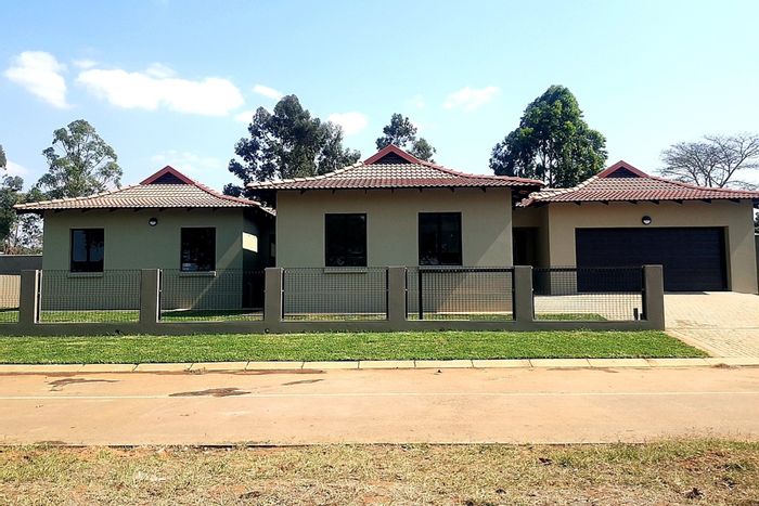 Arborpark House For Sale: 3 beds, 2 baths, garage, braai pit, near amenities.