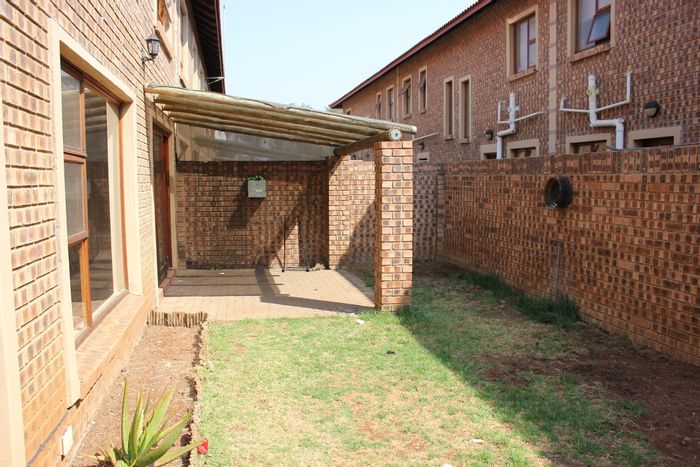 3-Bedroom Townhouse for Sale in Middelburg Central with Security, Pool, and Garage.