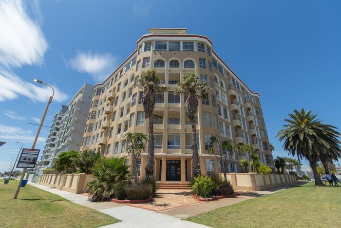 2-bedroom apartment in Summerstrand for sale, near beaches, schools, and transport.