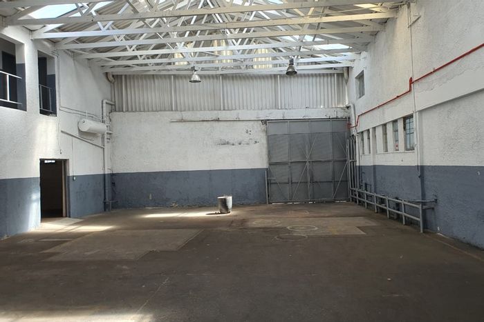 Industrial warehouse to rent in Neave Industrial with offices and large roller door.