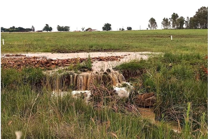 Rietfontein AH Farm For Sale: 21.9HA, borehole, stream water, secure fencing.