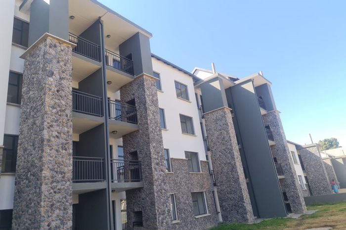 For Sale: Glen Marais Apartment with 2 beds, balcony, pool, and security.