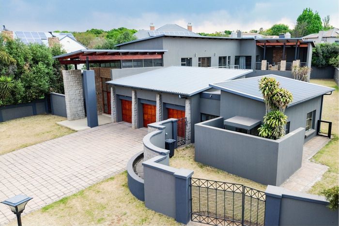 For Sale: House in Midstream Estate with indoor braai, wine cellar, and pool.