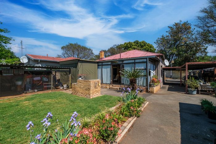 Westdene House For Sale: Covered patio, jacuzzi, separate flat, spacious garden.