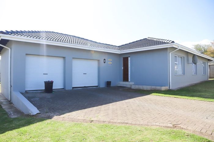 For Sale: 3-bedroom house in Gonubie with open-plan living, near amenities.