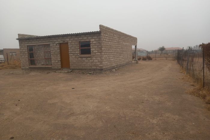 House for Sale in Moletji: 2 bedrooms, large stand, potential for development.