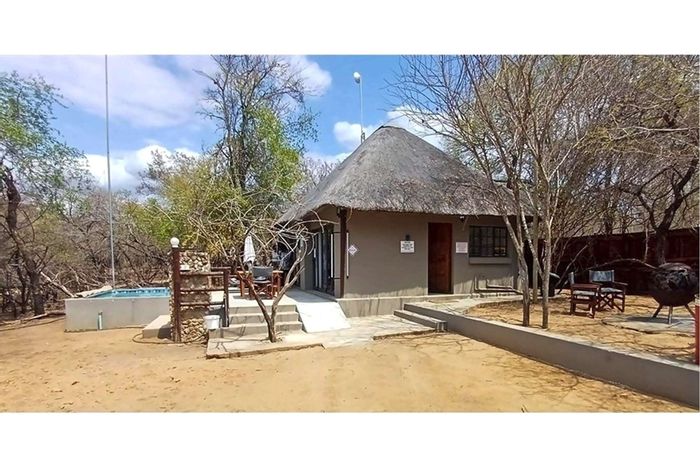 House For Sale in Marloth Park Central: Private plunge pool, borehole, near Crocodile River.