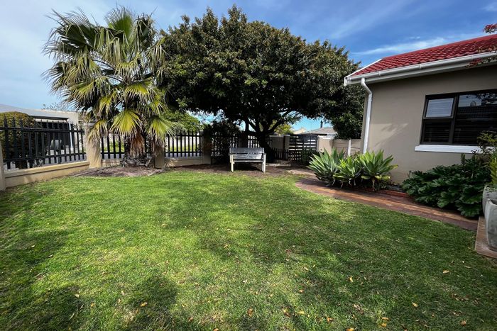 House To Rent in Marinda Park: 3 beds, pool, indoor braai, ample parking.