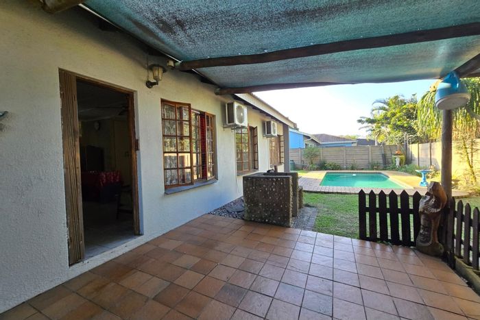 House for Sale in Birdswood: 4 beds, pool, garage, private garden, pet-friendly.