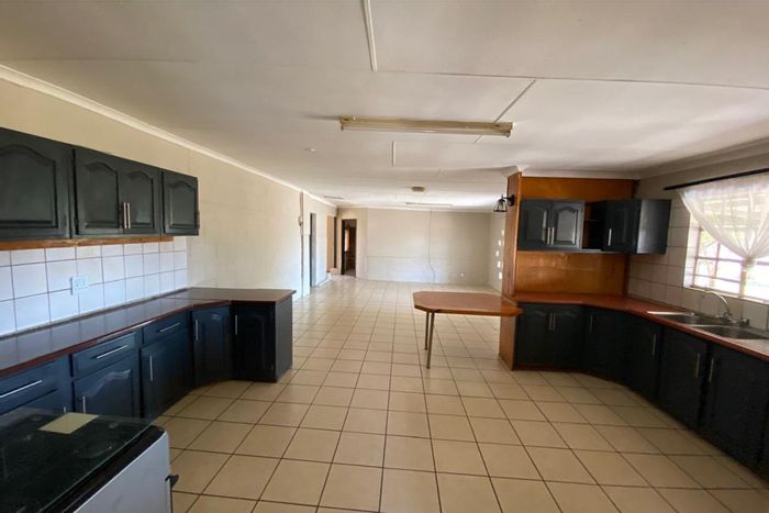 House To Rent in Wacht N Bietjies Kop: Spacious yard, open-plan living, security features.