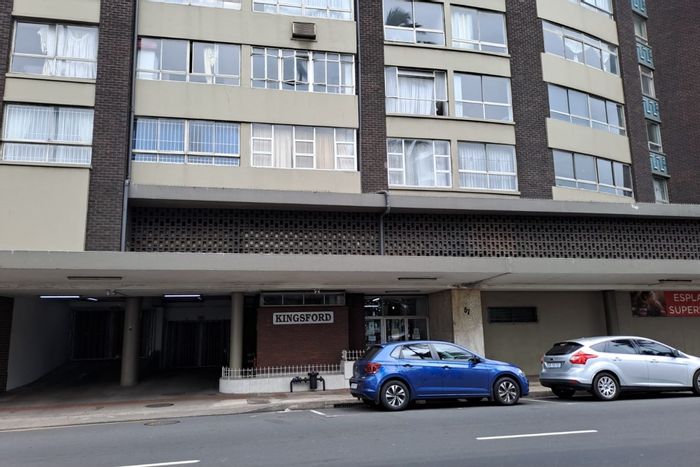 For Sale: 2.5-bedroom apartment in Durban Central with sea views and parking.