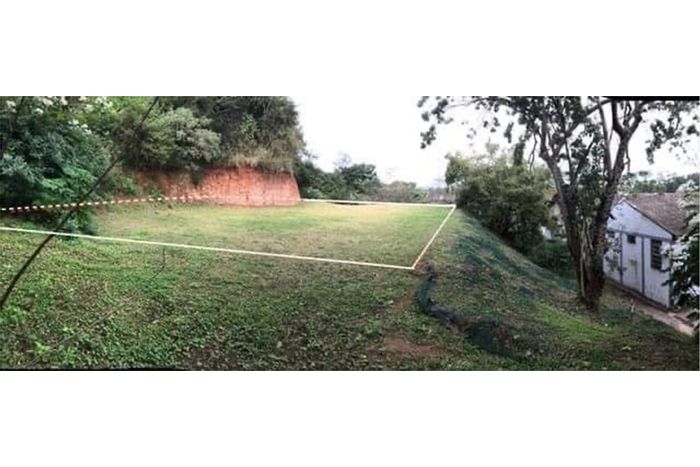 Vacant Land Residential in Sarnia For Sale: 1156m², secure zoning, development potential.