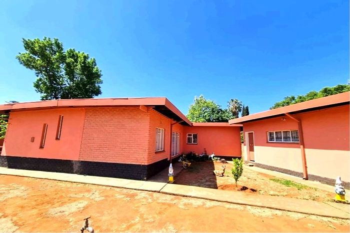 For Sale: Spacious 4-bedroom house in Stilfontein Ext 4 with double garage.