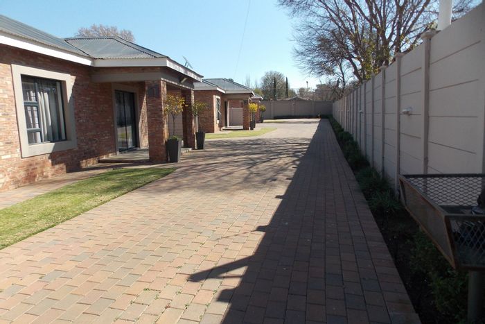 Wilkoppies Townhouse For Sale: 2-bed, pet-friendly, private garden, 2-car garage.