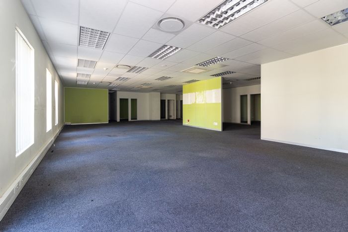 Versatile 770 sqm office space to rent in Walmer with flexible layout options.