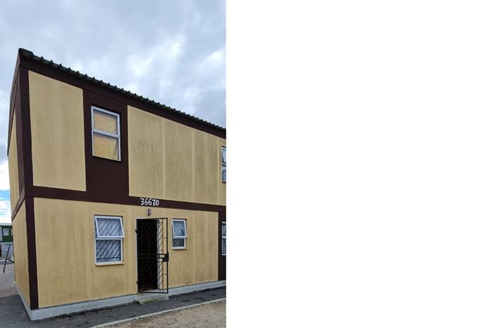 2-Bedroom Townhouse for Sale in Delft Central, near Symphony Clinic and transport.