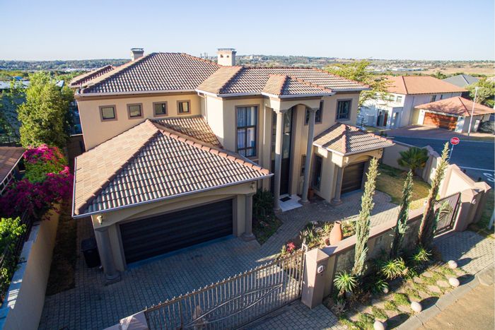 For Sale: House in Greenstone Hill with 4 beds, automated garages, and balconies.