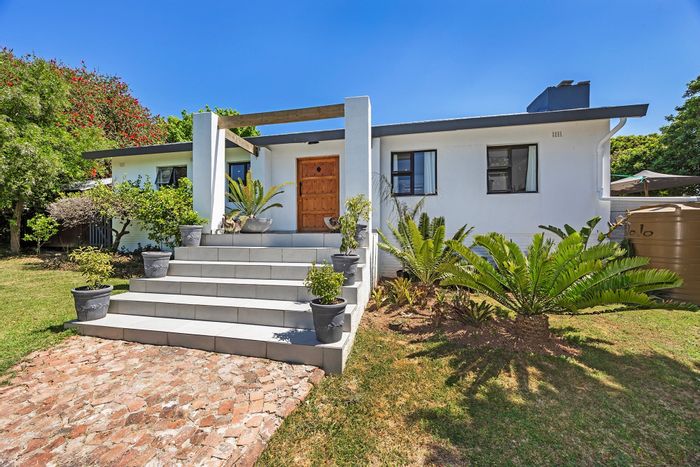 Eversdal House For Sale: 4 beds, pool, indoor braai, ample parking.