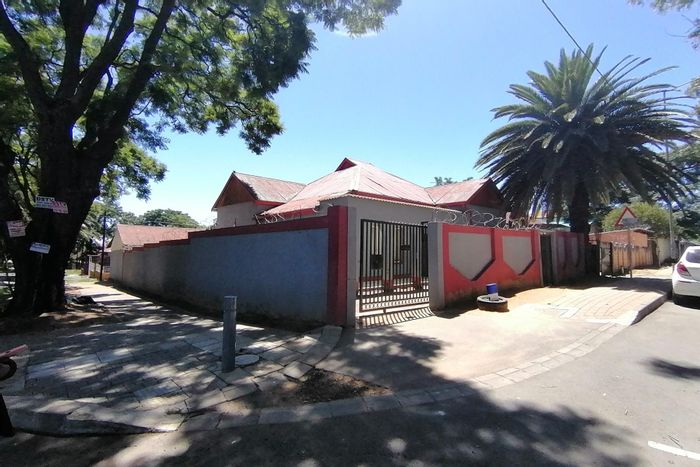 Turffontein House For Sale: Corner stand, rental income R20,000, near amenities.