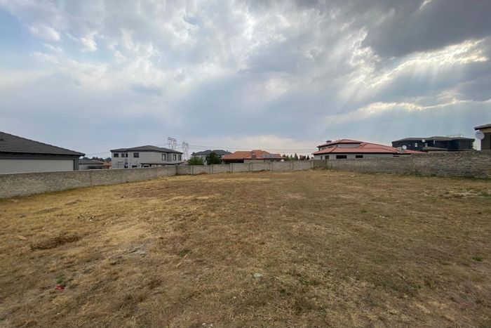 Vacant Land Residential For Sale in Eligwa Estate: 1121 sqm, 24/7 security, near amenities.