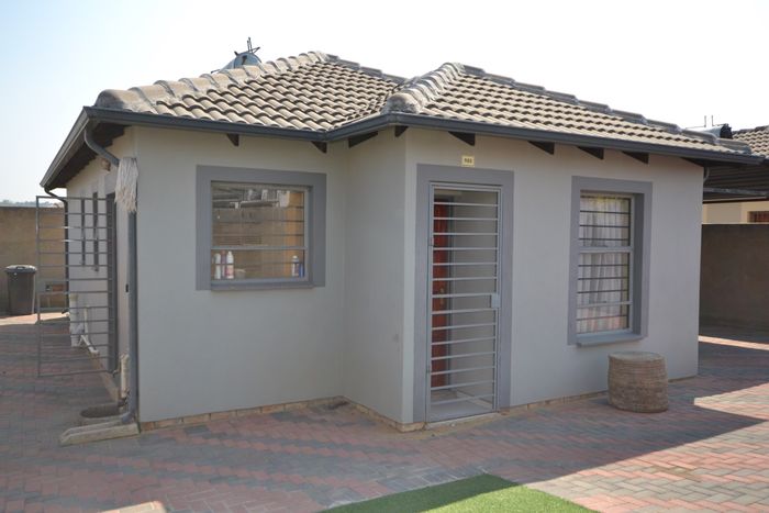 House To Rent in Riverside View Ext 31 with private yard and washing facility.