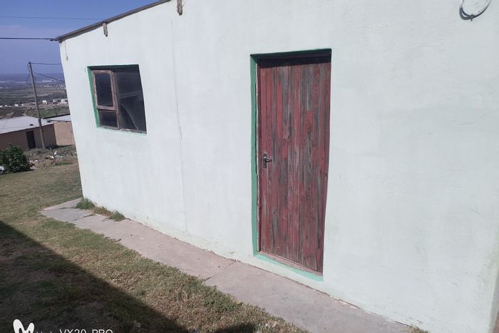 For Sale: House in Kwanobuhle with two bedrooms, ideal for customization opportunities.