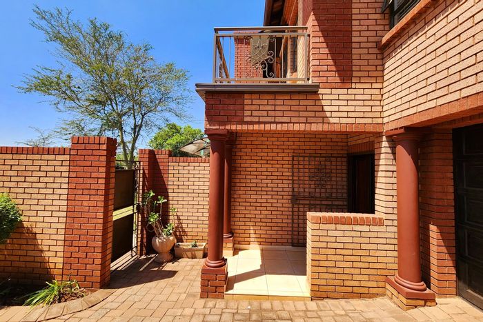 For Sale: 5-bedroom house in Raslouw Gardens with pool, office, and playroom.