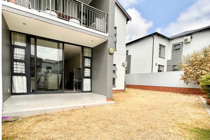 Broadacres Apartment For Sale: 3 Bedrooms, Pool, Clubhouse, Garden, Prepaid Electricity.