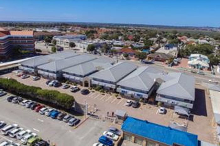 Office To Rent in Greenacres: 44.57m², parking options, communal kitchenette available.