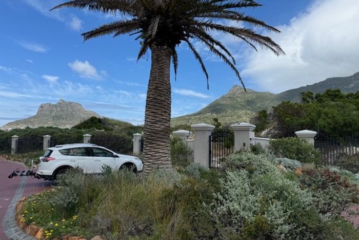 Hout Bay Central House For Sale: Beach access, panoramic views, security estate amenities.