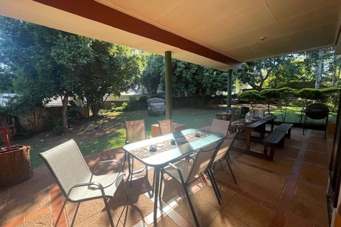 For Sale: Parkville House with 3 bedrooms, garden, and convenient amenities.