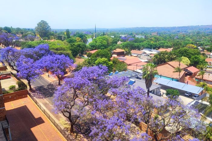 For Sale: Apartment in Wonderboom South with 2.5 bedrooms, garage, and communal braai.