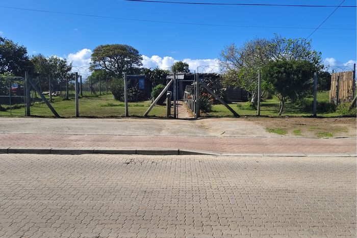 Vacant Land Residential For Sale in Pacaltsdorp: 817sqm, fenced, water tank, greenhouse.