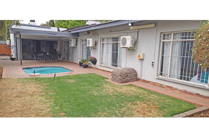 For Sale: House in Jan Cilliers Park with pool, braai room, and air conditioning.