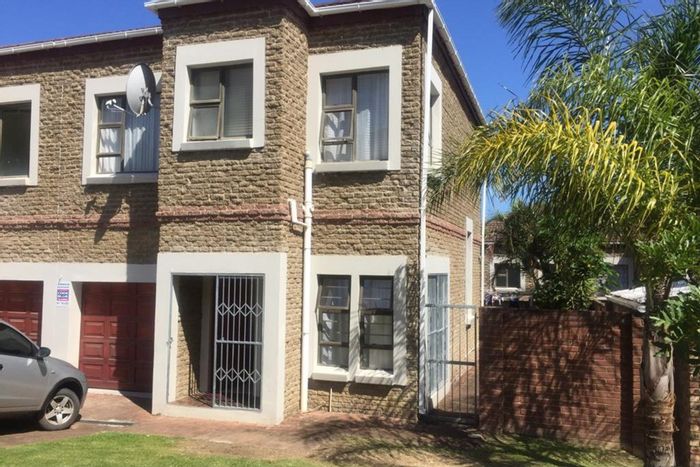 For Sale: Abbotsford townhouse with 3 beds, garden, playground, and parking.