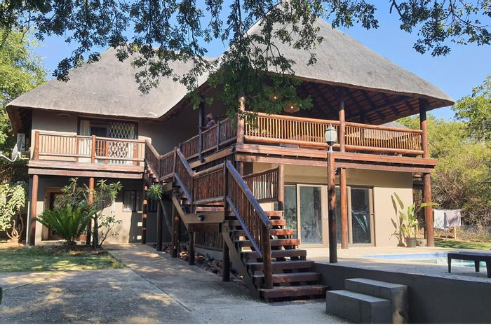 House for Sale in Blyde Wildlife Estate: Pool, theater, lapa, and wildlife access.