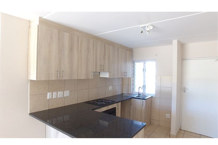 Milnerton Ridge Apartment To Rent: Renovated, secure, with built-in braai and pre-paid utilities.