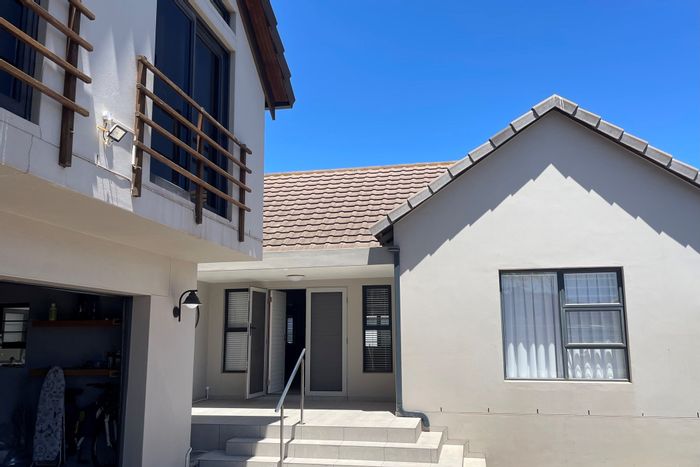 Myburgh Park House For Sale: 4 beds, flatlet, solar panels, and garden.