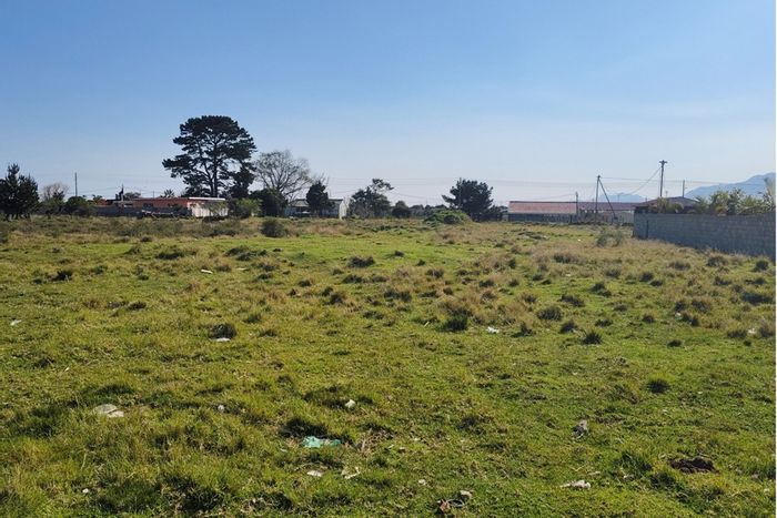 Pacaltsdorp For Sale: 2500 sqm vacant residential land with mountain views.