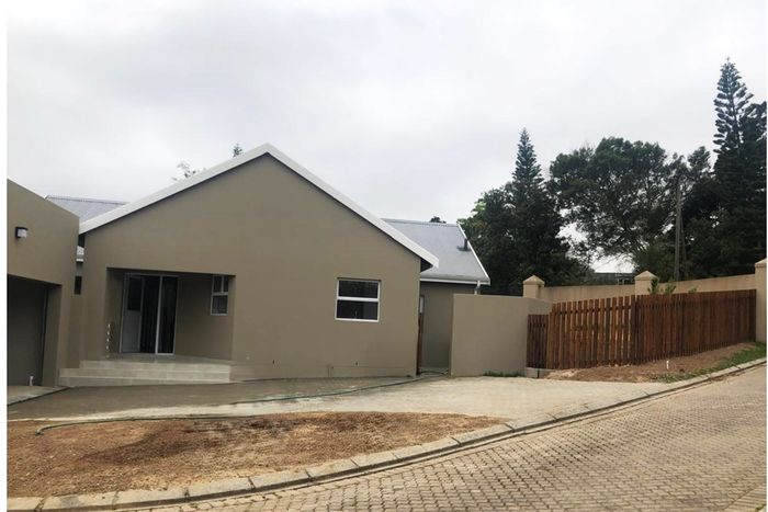 Welbedacht House For Sale: Secure estate, 3 bedrooms, double garage, patio with braai.