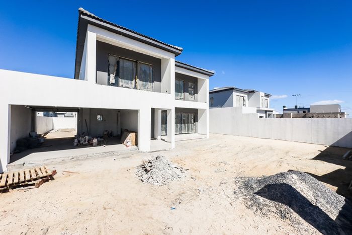 For Sale: Spacious 5-bedroom house in Sandown with garage, security, and fiber internet.