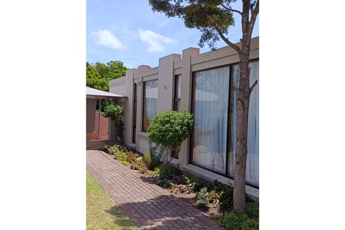 Vredenburg Central House For Sale: Spacious living, pool, large yard, approved plans.