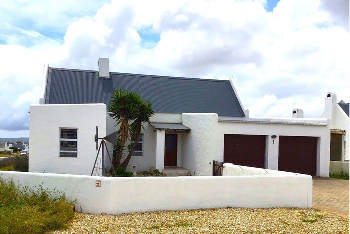 House for Sale in Jacobsbaai: 3 bedrooms, garden, braai area, double garage.